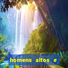 homens altos e sarados pelados